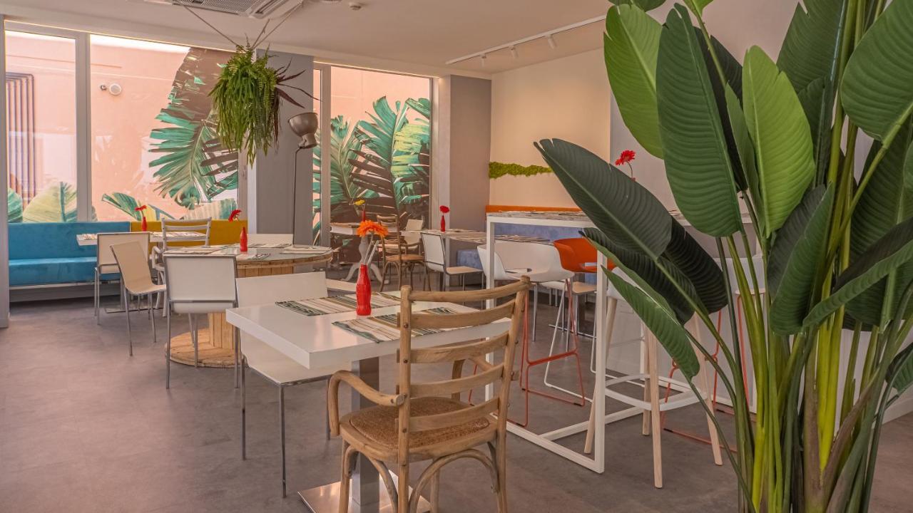 Design Hotel Astra B&B Misano Adriatico Exterior photo