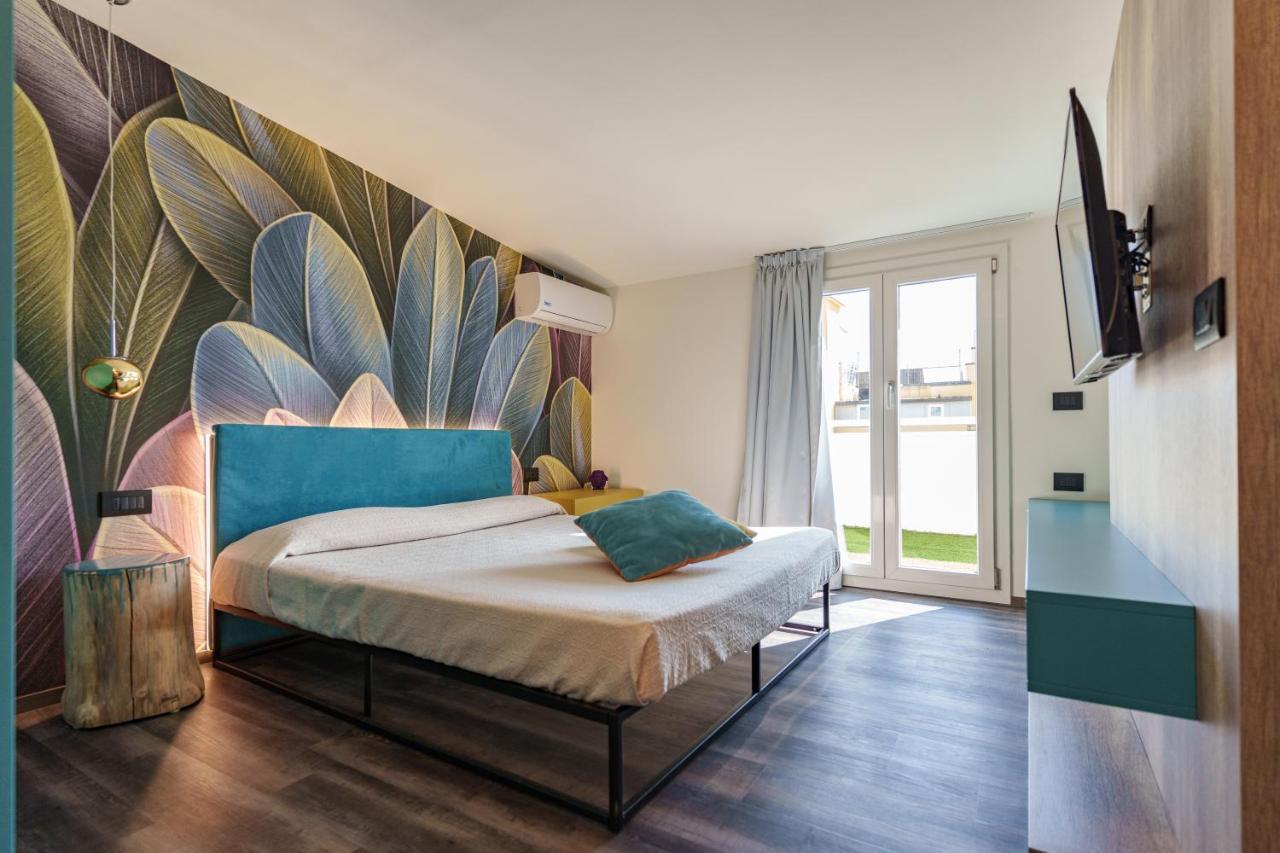 Design Hotel Astra B&B Misano Adriatico Exterior photo